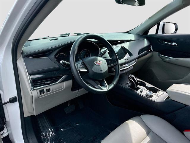 Photo of 2021 Crystal White Tricoat Cadillac XT4