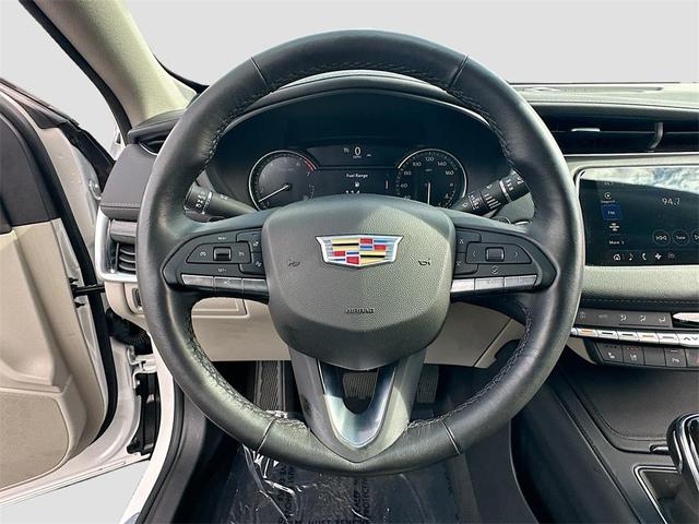 Photo of 2021 Crystal White Tricoat Cadillac XT4