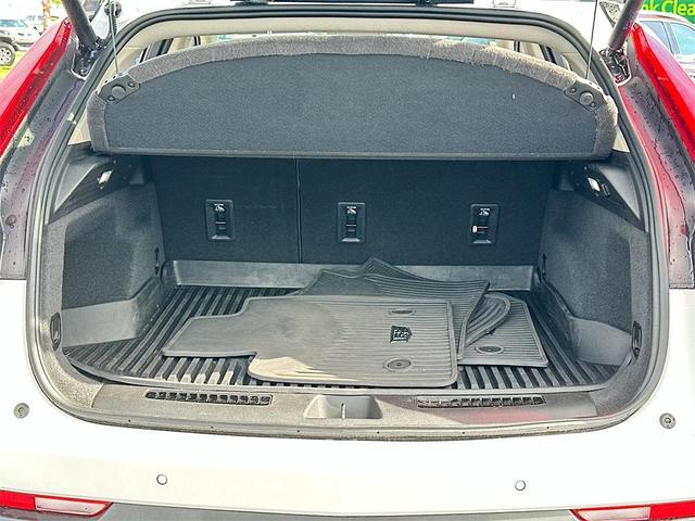 Photo of 2021 Crystal White Tricoat Cadillac XT4