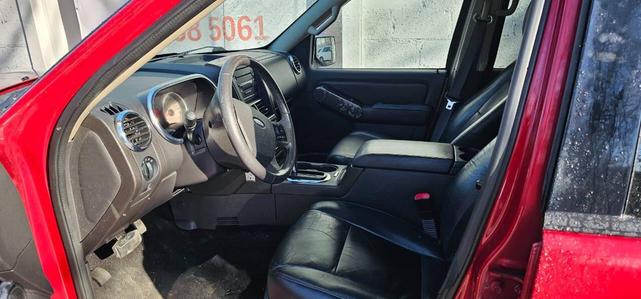 Photo of 2009 Sangria Red Clearcoat Metalic/Pueblo Gold Ford Explorer