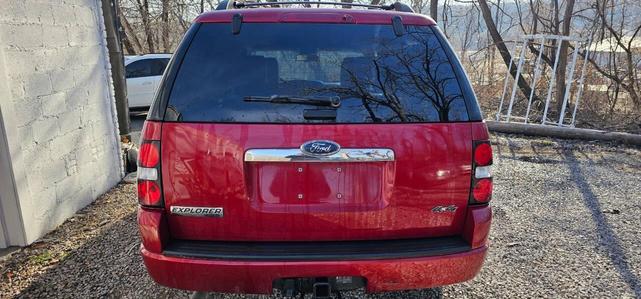 Photo of 2009 Sangria Red Clearcoat Metalic/Pueblo Gold Ford Explorer