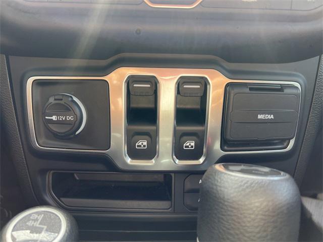 Photo of 2021 Black Clearcoat Jeep Wrangler