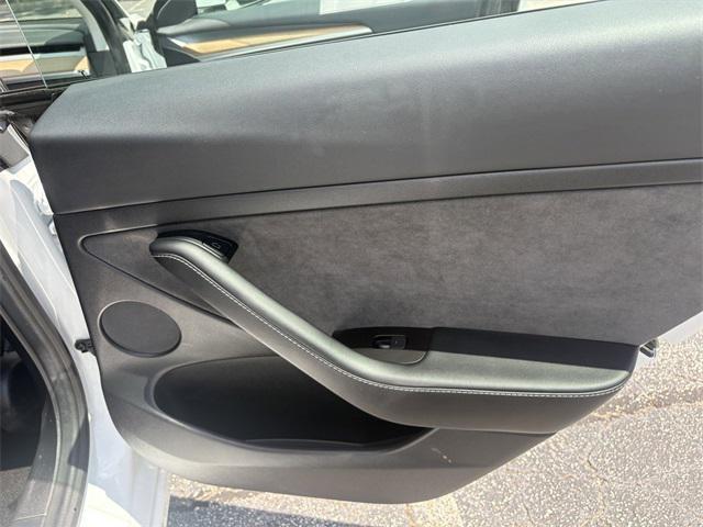 Photo of 2021 Pearl White Multi-Coat Tesla Model 3