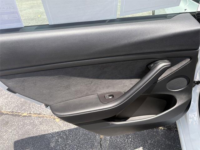 Photo of 2021 Pearl White Multi-Coat Tesla Model 3