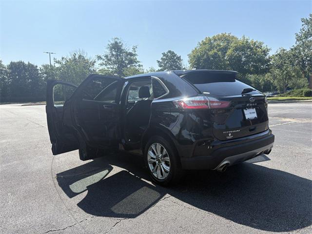 Photo of 2023 Black Metallic Ford Edge