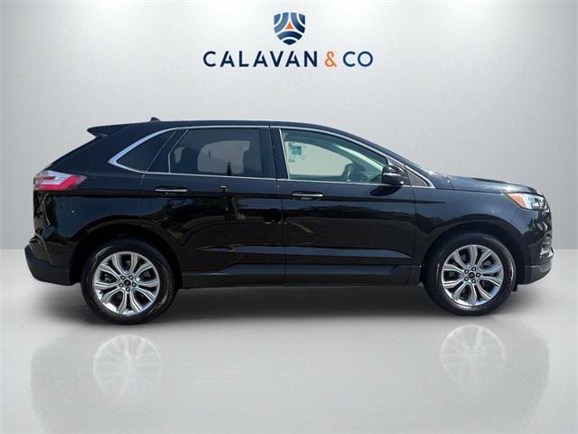 Photo of 2023 Black Metallic Ford Edge