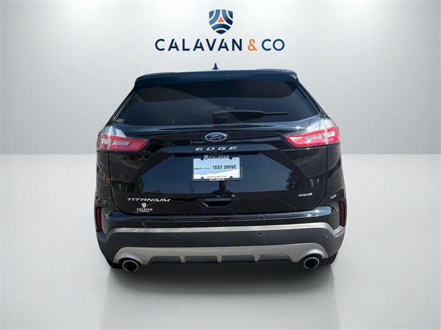 Photo of 2023 Black Metallic Ford Edge