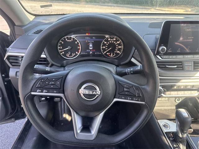 Photo of 2024 Super Black Clearcoat Nissan Altima