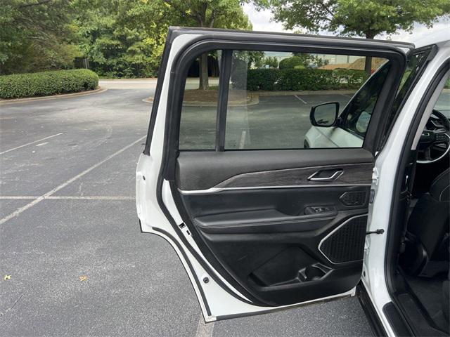 Photo of 2022 Bright White Clearcoat Jeep Grand Cherokee L