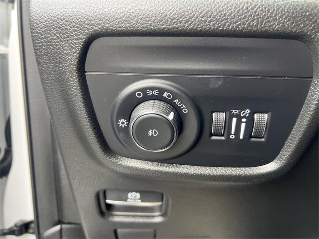 Photo of 2022 Bright White Clearcoat Jeep Grand Cherokee L