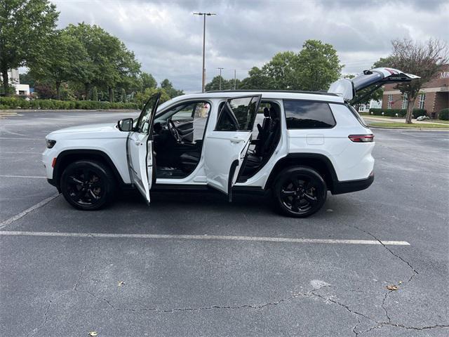 Photo of 2022 Bright White Clearcoat Jeep Grand Cherokee L