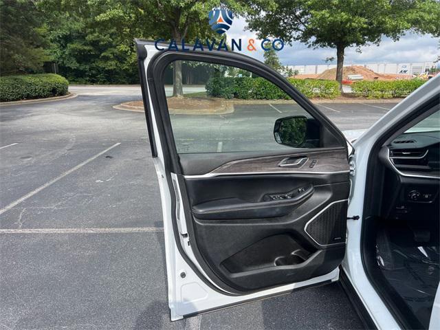 Photo of 2022 Bright White Clearcoat Jeep Grand Cherokee L