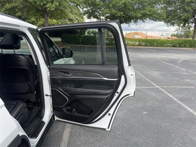 Photo of 2022 Bright White Clearcoat Jeep Grand Cherokee L