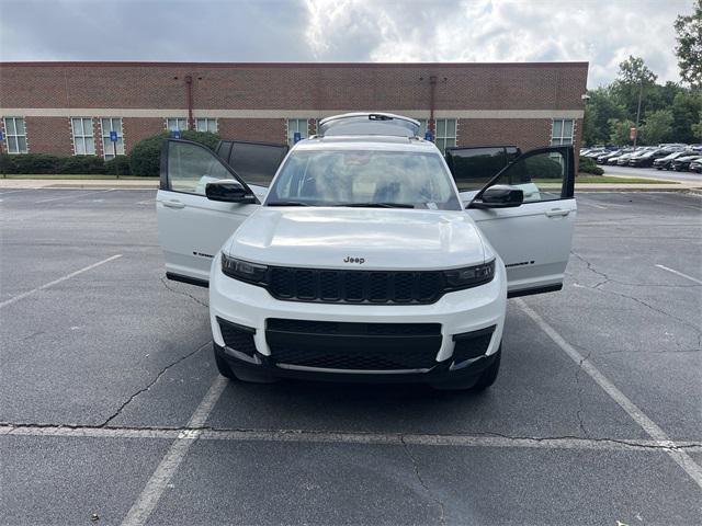 Photo of 2022 Bright White Clearcoat Jeep Grand Cherokee L