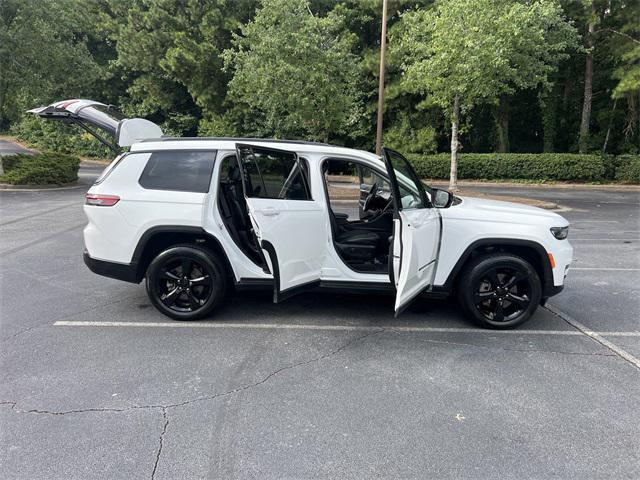 Photo of 2022 Bright White Clearcoat Jeep Grand Cherokee L