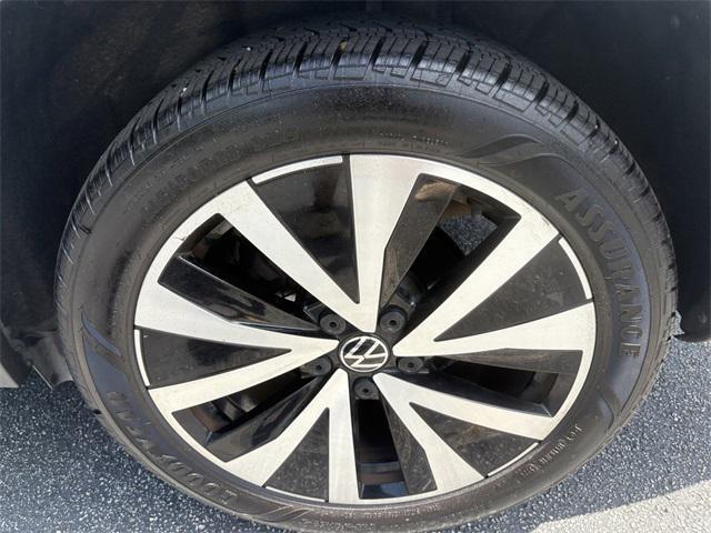 Photo of 2024 Gray Volkswagen Taos
