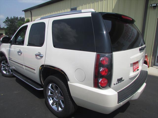 Photo of 2014 Pearl White GMC Yukon
