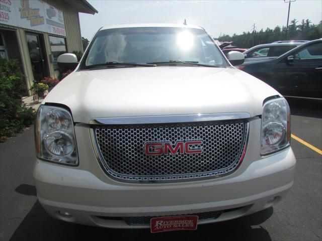 Photo of 2014 Pearl White GMC Yukon