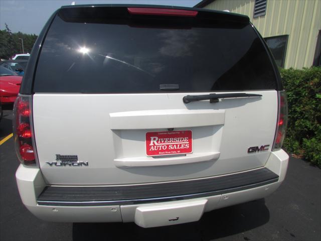 Photo of 2014 Pearl White GMC Yukon