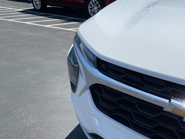 Photo of 2025 Summit White Chevrolet Trax