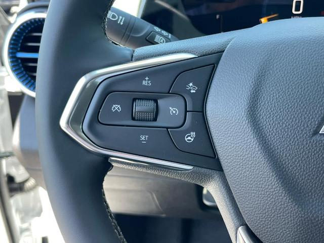 Photo of 2025 Summit White Chevrolet Trax