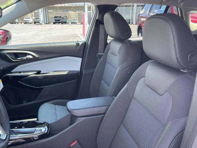 Photo of 2025 Summit White Chevrolet Trax