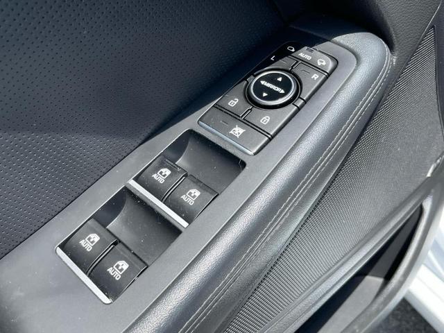 Photo of 2015 Casablanca White Hyundai Genesis