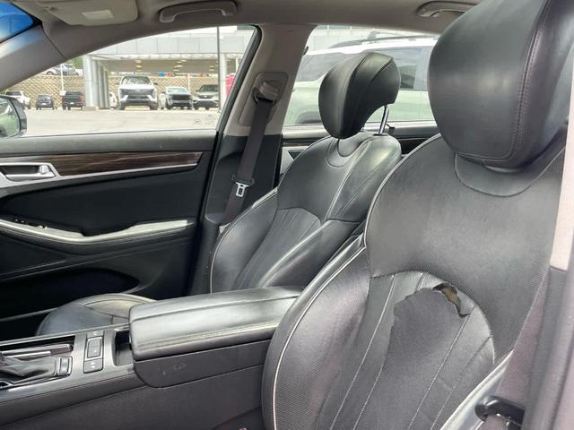 Photo of 2015 Casablanca White Hyundai Genesis
