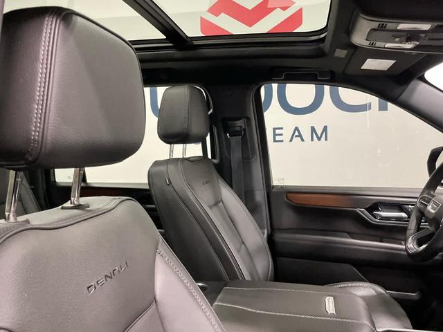 Photo of 2025 Onyx Black GMC Yukon XL