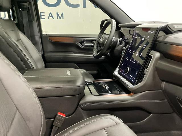 Photo of 2025 Onyx Black GMC Yukon XL