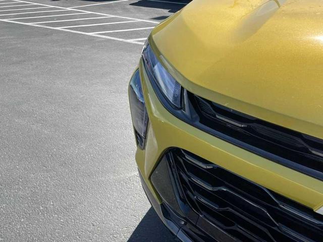 Photo of 2025 Nitro Yellow Chevrolet Trax