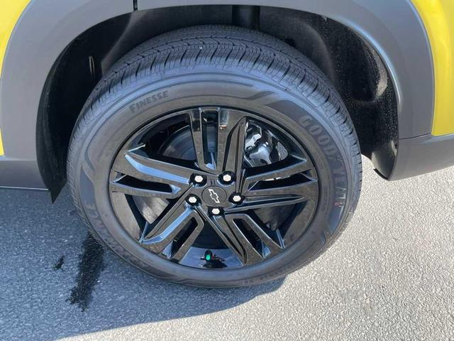 Photo of 2025 Nitro Yellow Chevrolet Trax