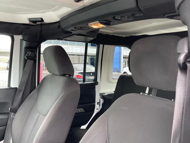 Photo of 2018 Bright White Clearcoat Jeep Wrangler JK Unlimited