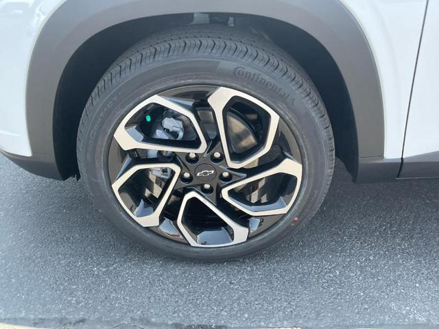Photo of 2025 Summit White Chevrolet Trax