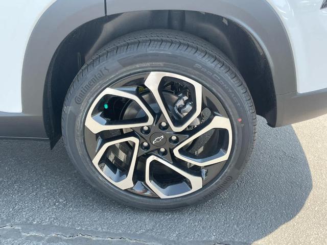 Photo of 2025 Summit White Chevrolet Trax