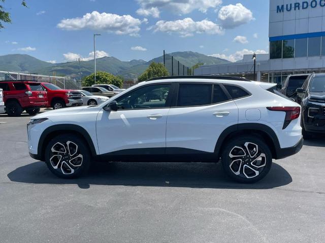 Photo of 2025 Summit White Chevrolet Trax