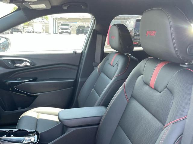 Photo of 2025 Summit White Chevrolet Trax