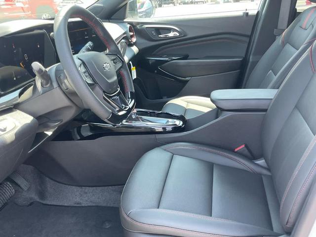 Photo of 2025 Summit White Chevrolet Trax