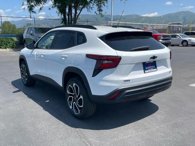Photo of 2025 Summit White Chevrolet Trax