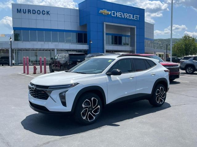 Photo of 2025 Summit White Chevrolet Trax