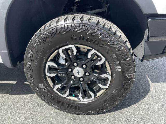 Photo of 2024 Summit White Chevrolet Silverado 1500