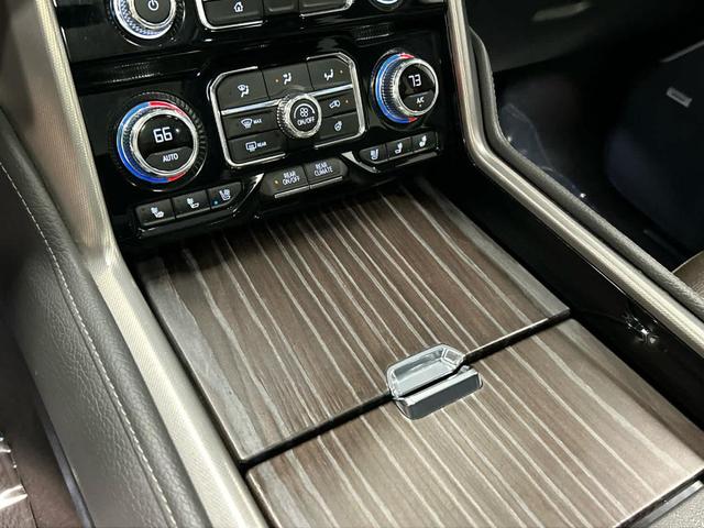 Photo of 2024 Onyx Black GMC Yukon XL