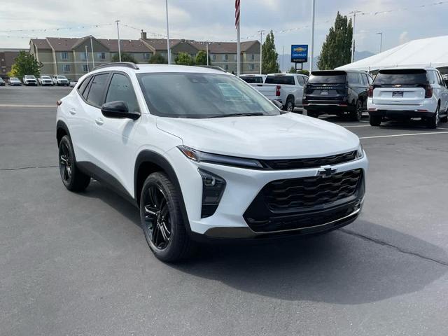 Photo of 2025 Summit White Chevrolet Trax