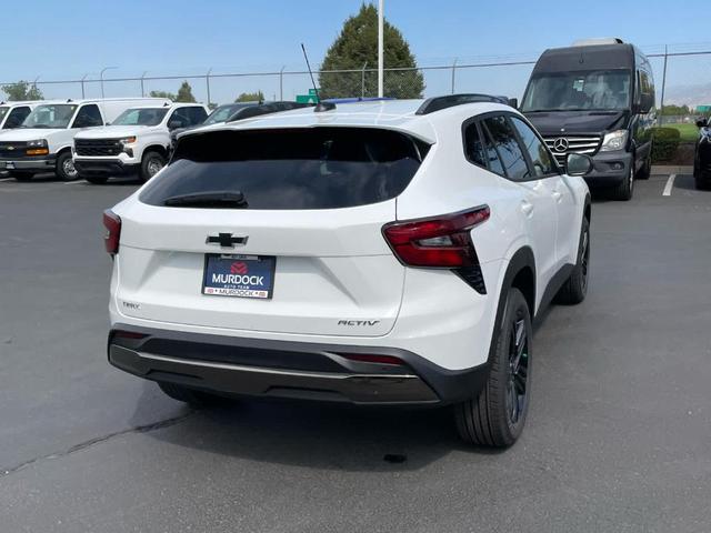 Photo of 2025 Summit White Chevrolet Trax