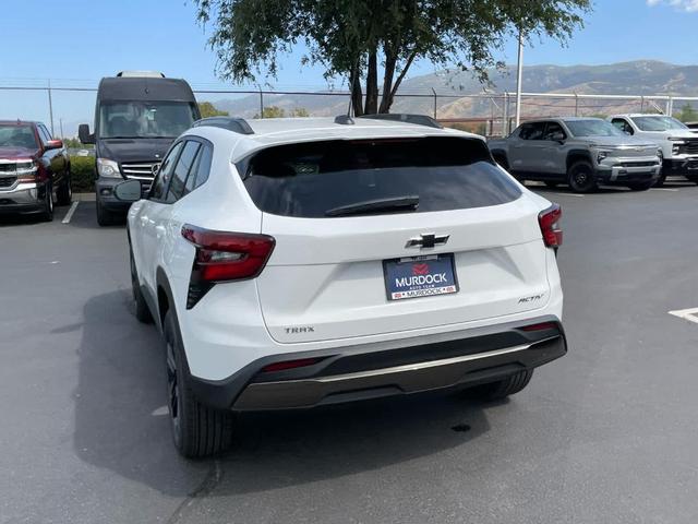 Photo of 2025 Summit White Chevrolet Trax