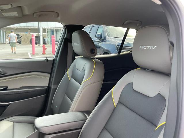 Photo of 2025 Summit White Chevrolet Trax