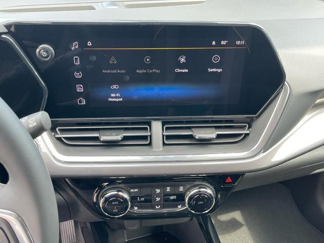 Photo of 2025 Summit White Chevrolet Trax