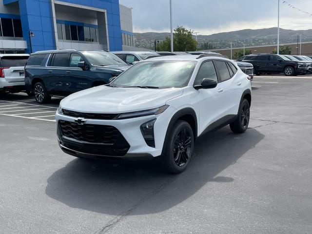 Photo of 2025 Summit White Chevrolet Trax
