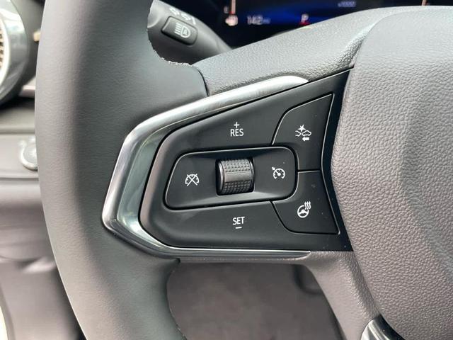 Photo of 2025 Summit White Chevrolet Trax