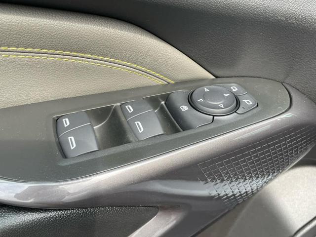 Photo of 2025 Summit White Chevrolet Trax